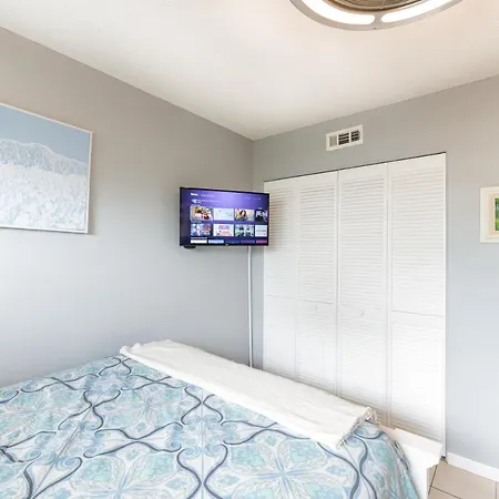 Coastal Condo Amazing Location! 50 Steps To The Beach Clearwater Beach Exterior photo