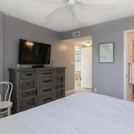 Coastal Condo Amazing Location! 50 Steps To The Beach Clearwater Beach Exterior photo