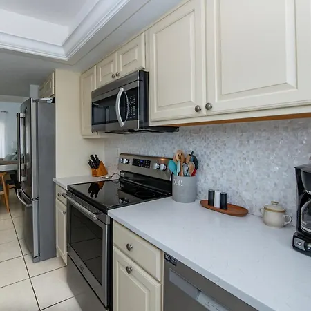 Coastal Condo Amazing Location! 50 Steps To The Beach Clearwater Beach Exterior photo