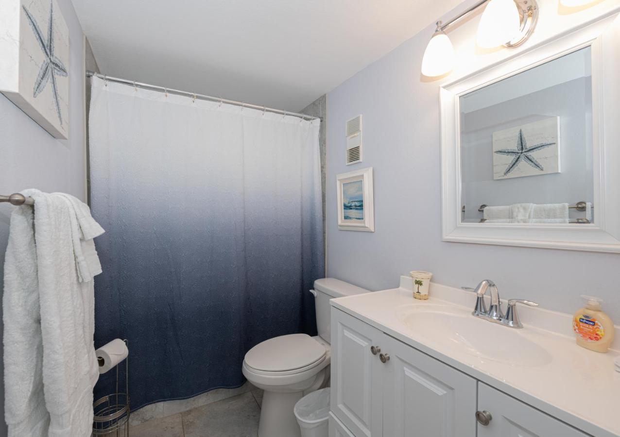 Coastal Amazing Location! 50 Steps To The Apartment Clearwater Beach