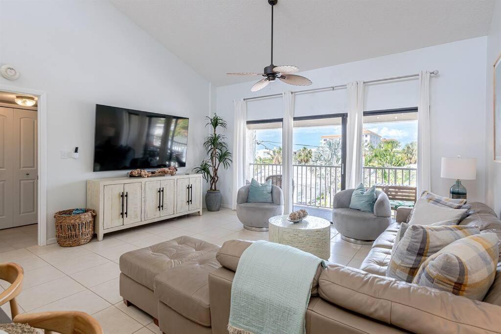 Coastal Amazing Location! 50 Steps To The Apartment *